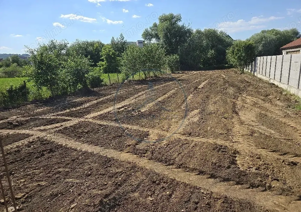 Teren de vânzare  942 mp Zavoaie