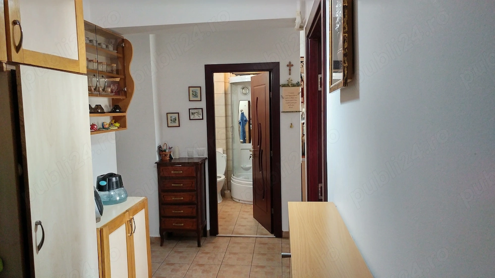 ofer cazare pe perioada UNTOLD, 8 persoane, apartament 2 niveluri , 4 dormitoare, 3 băi, Florești 