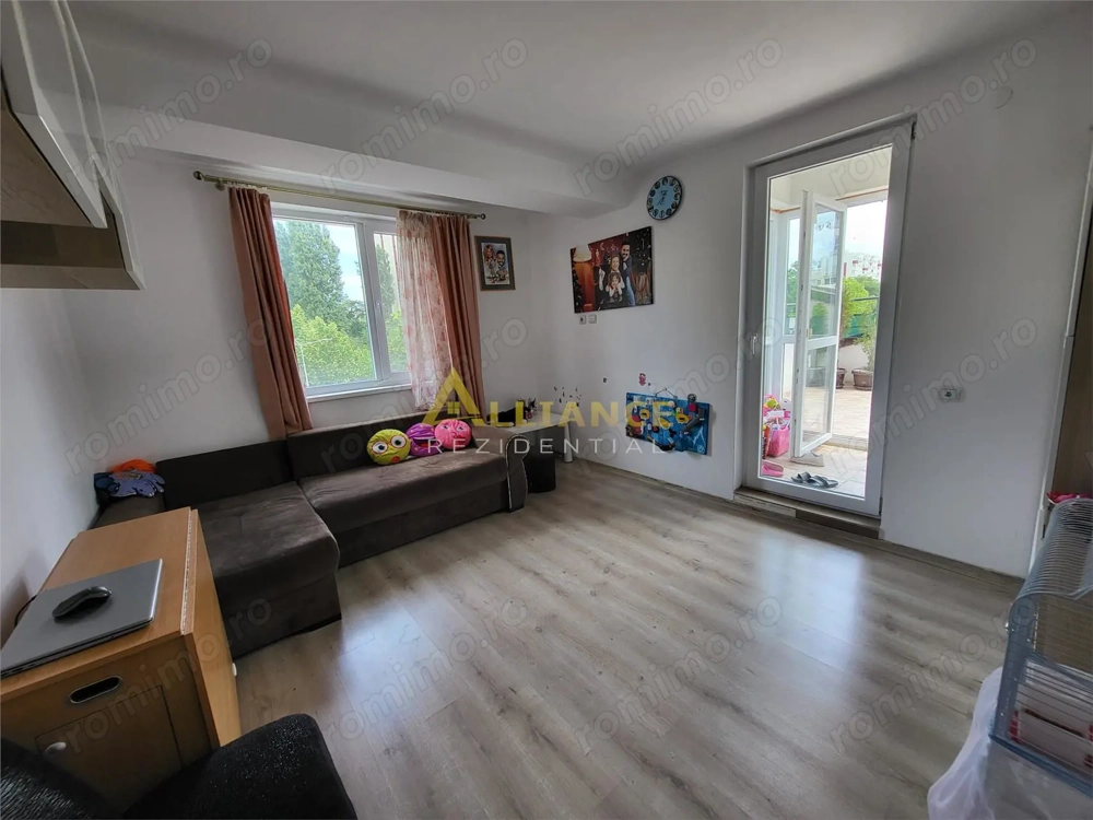 Apartament 3 camere de vanzare