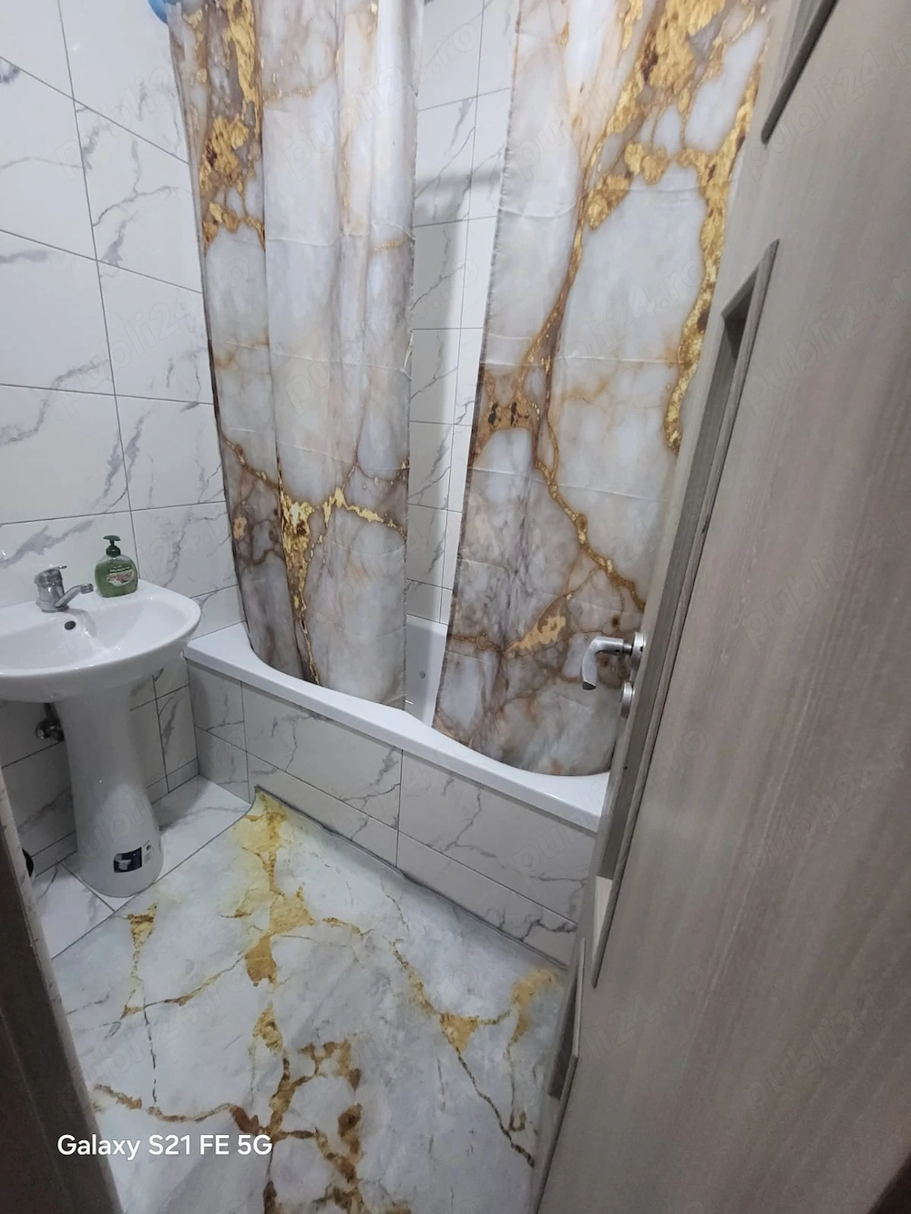 Vând doua apartamente in Mărășești 