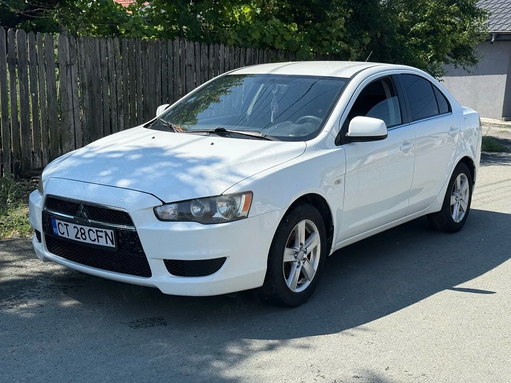 Vînd mitsubishi lancer