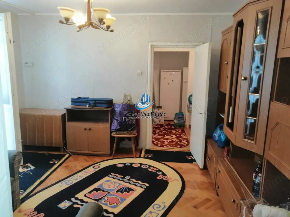 Apartament 3 camere, parter, Piata Darmanesti