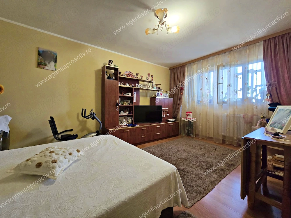 Apartament cu 2 camere, decomandat, Micro 18, Etaj 3, lângă Dunărea Mall