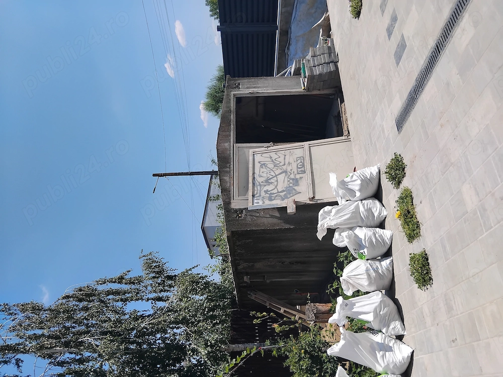 Vând garaj din beton