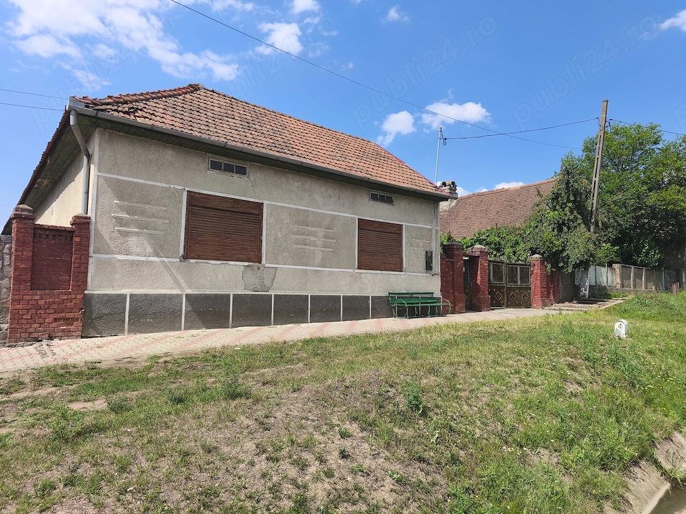 Vând casă cărămidă Topolovățu Mare 