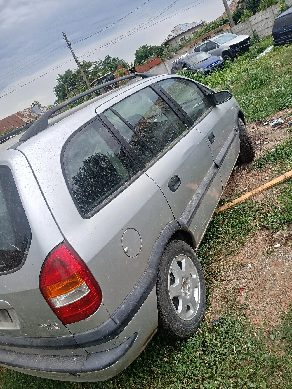 dezmembrez Opel Zafira