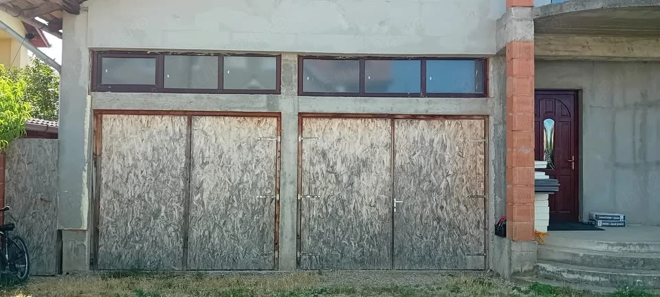 Se inchiriaza garaj dublu pentru spatiu de depozitare,Oradea