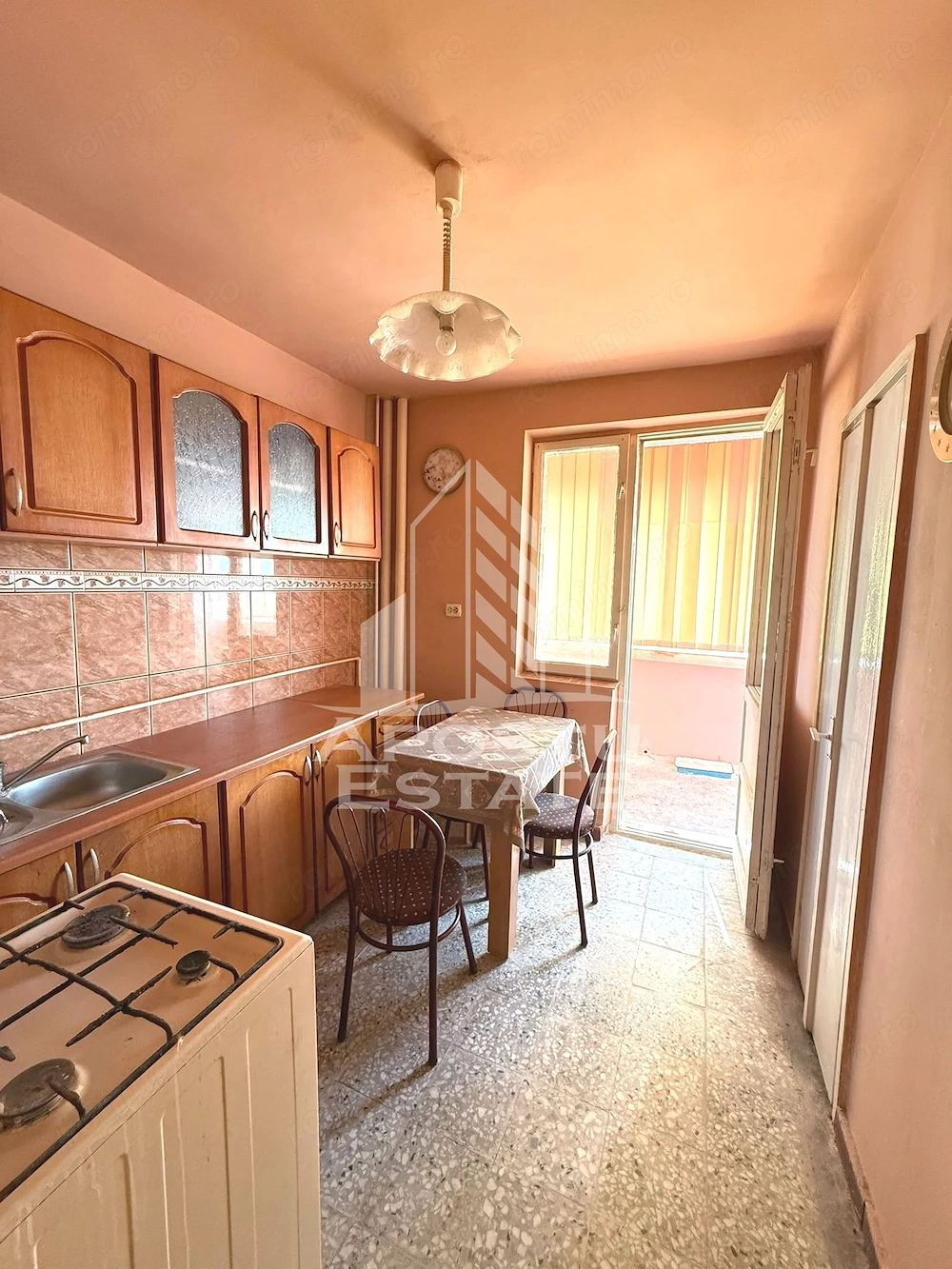 Apartament de vanzare cu 3 camere, 2 bai, 2 balcoane, zona Soarelui