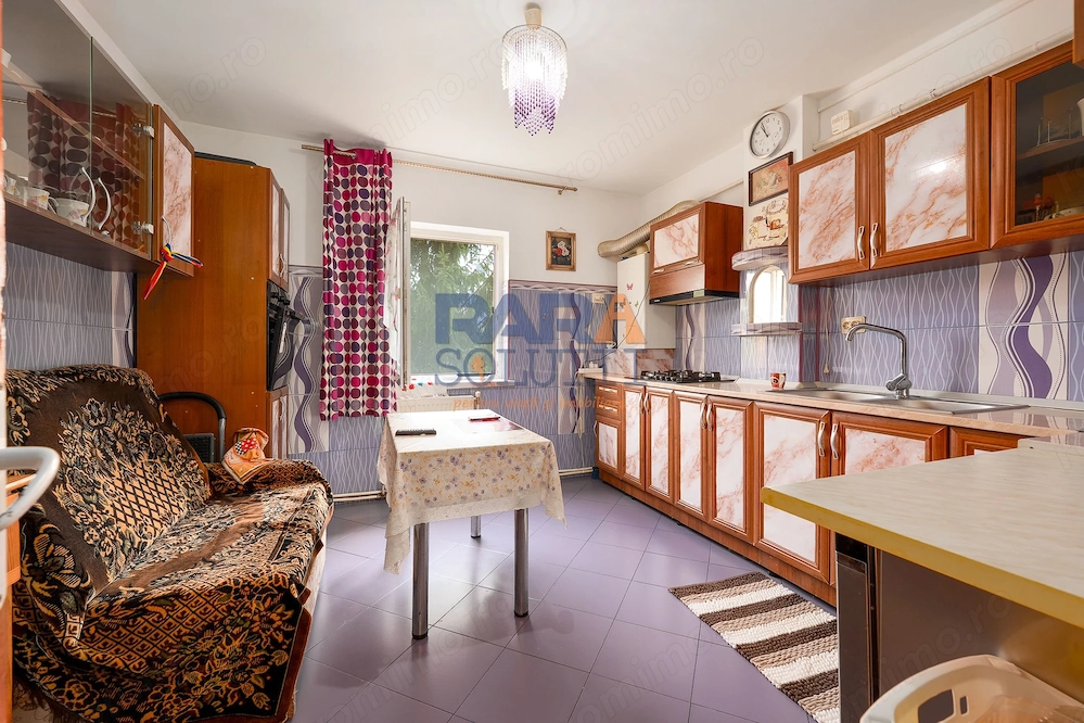 3 camere, 3 balcoane, etaj 3