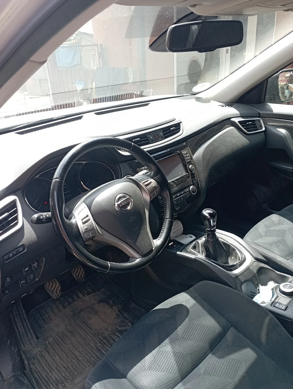 vând Nissan x -trail 