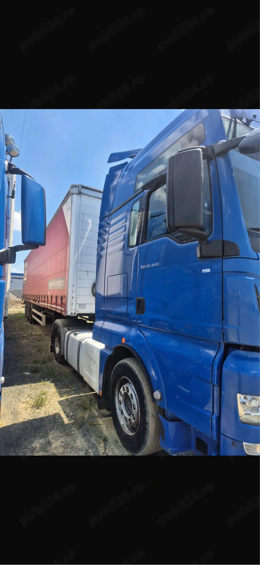 Camion plus remorcă 