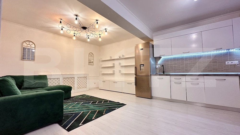 Apartament de vanzare, 3 camere, terasă 12 mp, mobilat și utilat - central