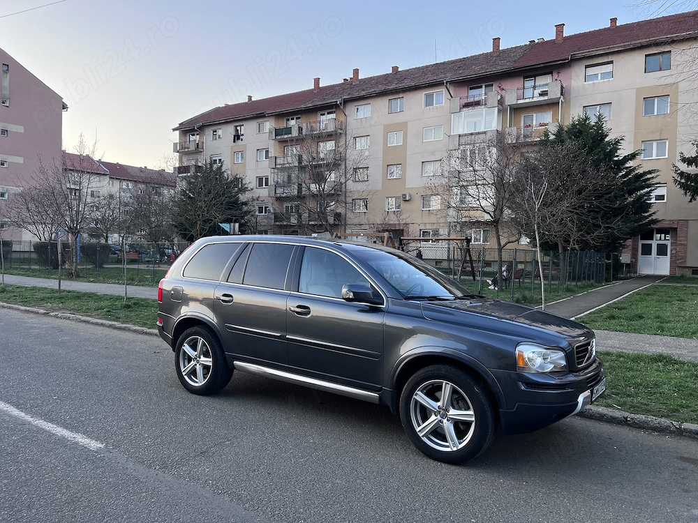 Se vinde masina de familie Volvo xc-90