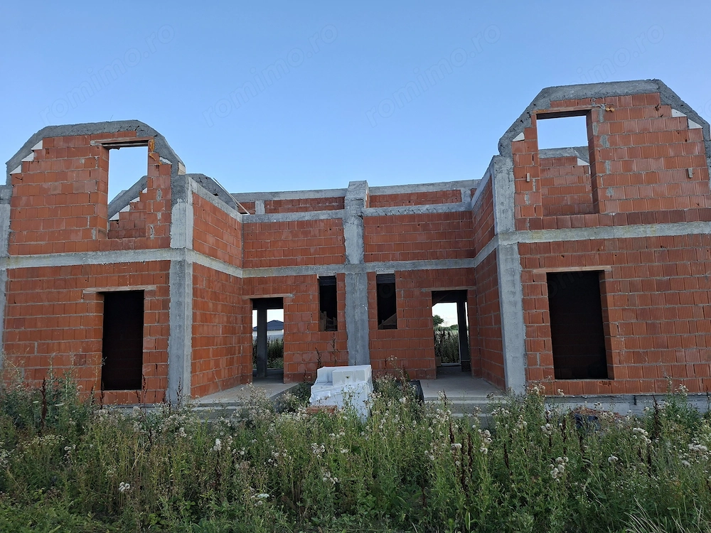 BRASADAS vinde casa in constructie de tip DUPLEX in Odoreu.