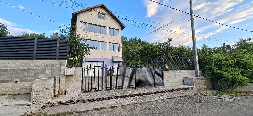 Casă D+P+1 în Ștefănești