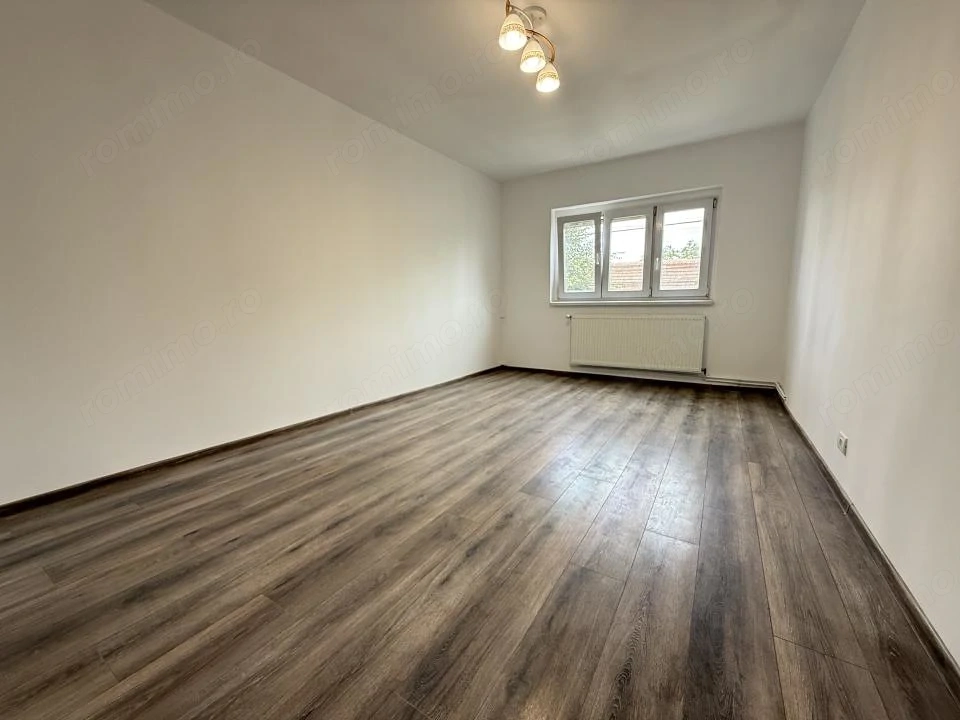 Apartament 3 camere, decomandat, etaj 1 - Lipovei