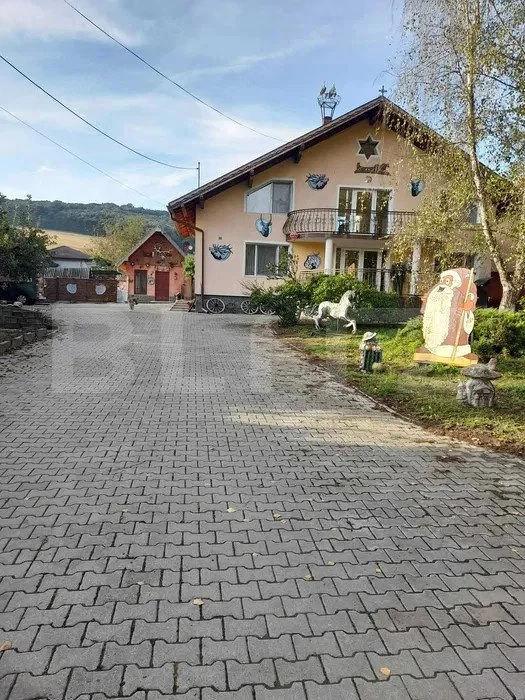 Casa de vanzare - 218 mp utili si 470 mp teren - Bardesti