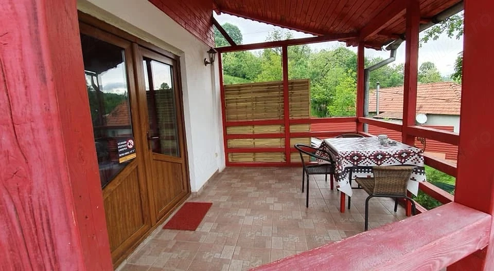 Vand casa de vacanta