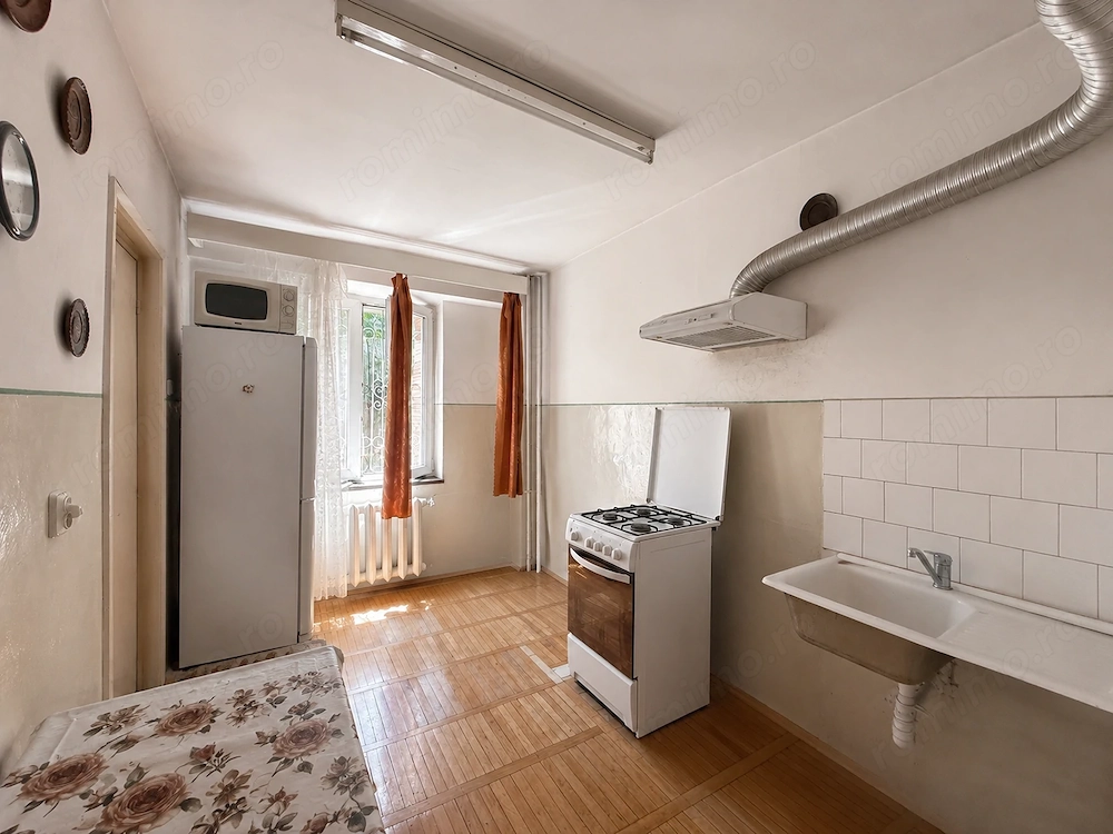 Apartament cu 2 camere - Parter - Decebal 