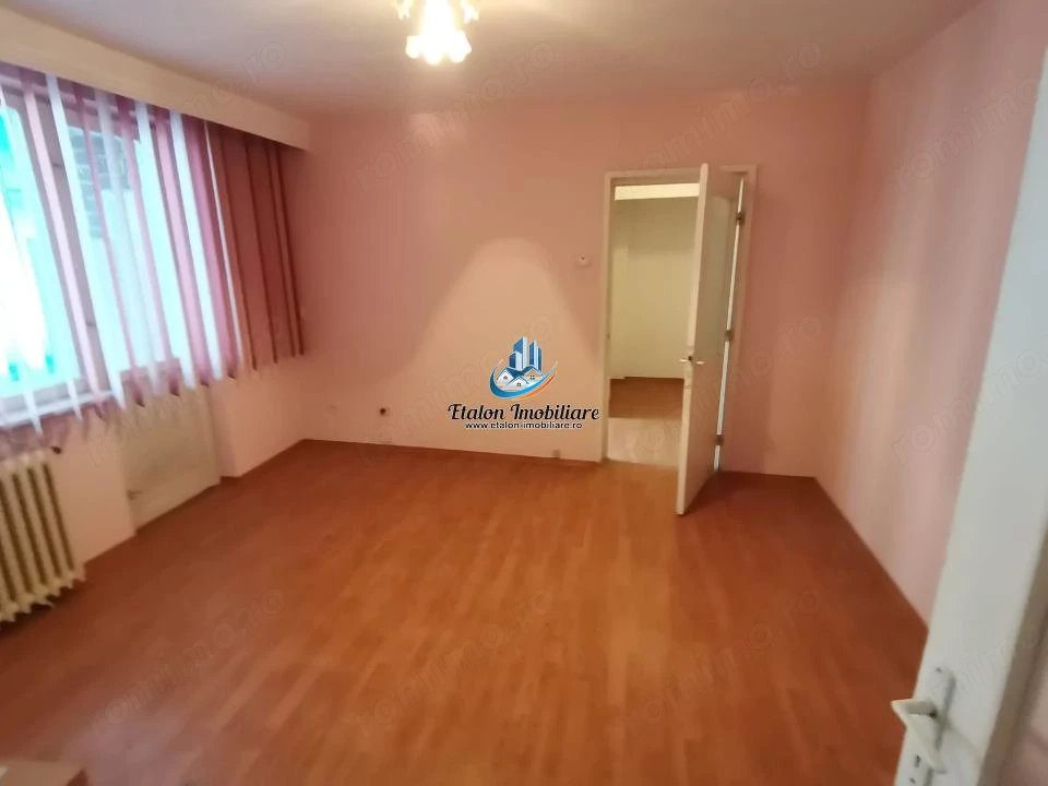 Apartament 3 camere semidecomandat, etaj 3, Piata Darmanesti