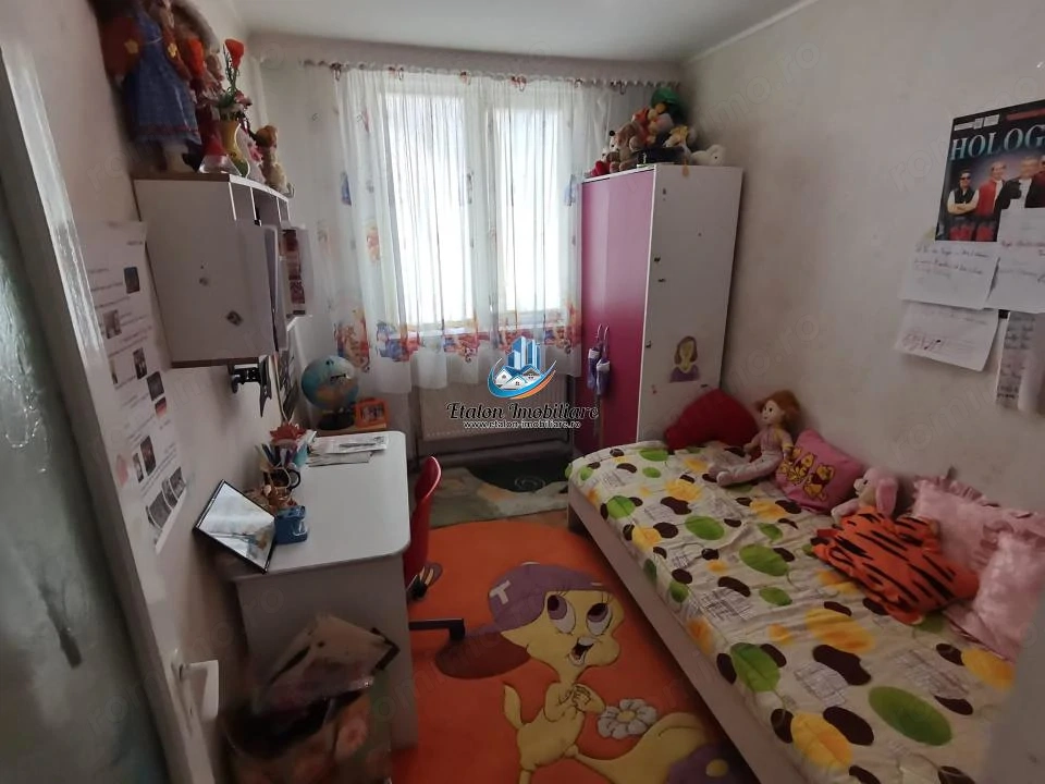 Apartament 3 camere, etaj 4, pod, Calea Romanului