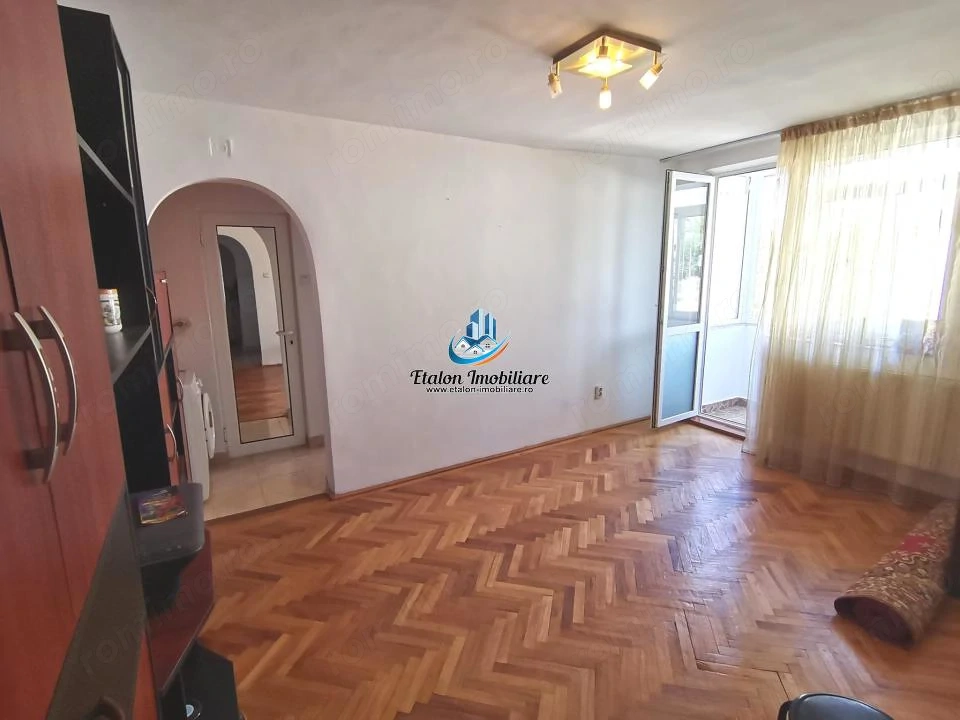 Apartament 3 camere, etaj 4, pod, Calea Romanului