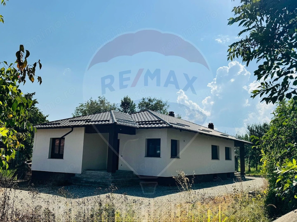 Casă / Vilă cu 4 camere de vânzare