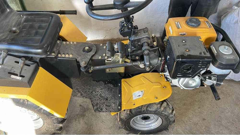 Vand tractoras ProGarden Campo 1856 4x4. Freza inclusa. Ca nou!!!