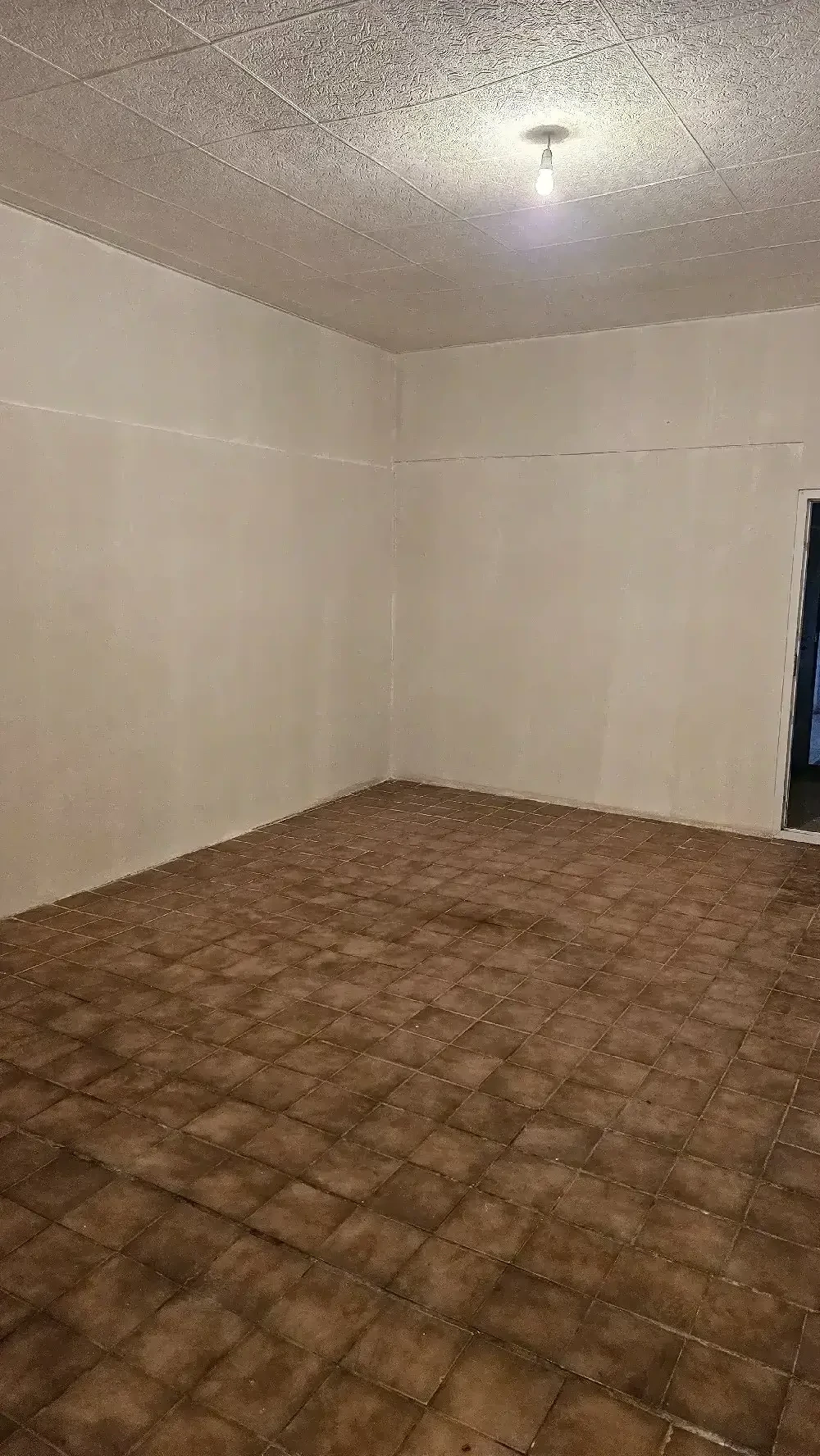 Vand  casa la curte!