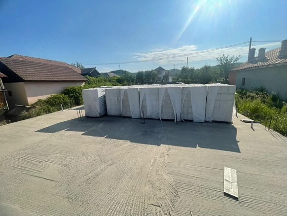 Fundație + teren 5800 de mp
