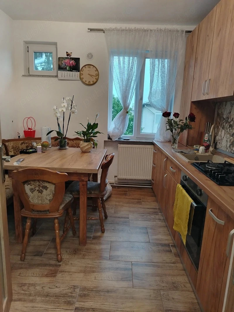 cv 29 Al.Aurora , apartament 3 camere decomandat 