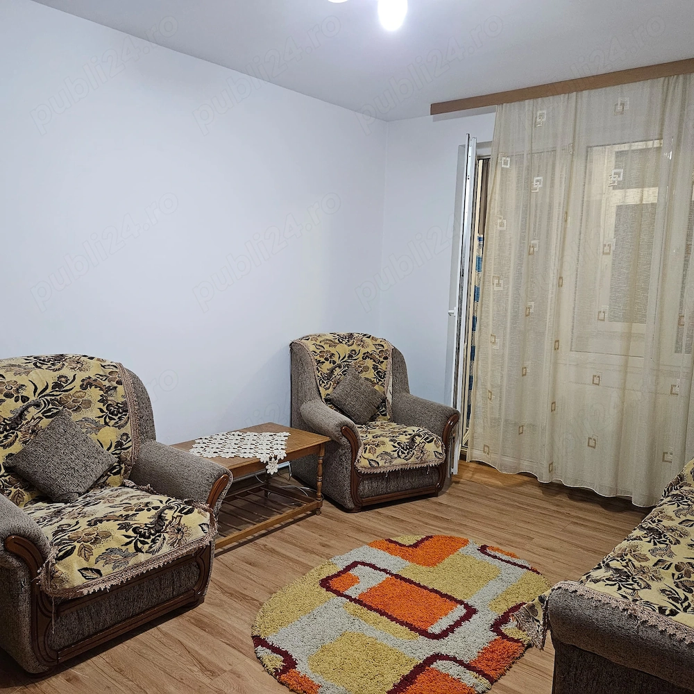 Închiriez apartament