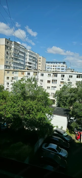 Apartament cu 3 camere, an 1983, zona Caraiman