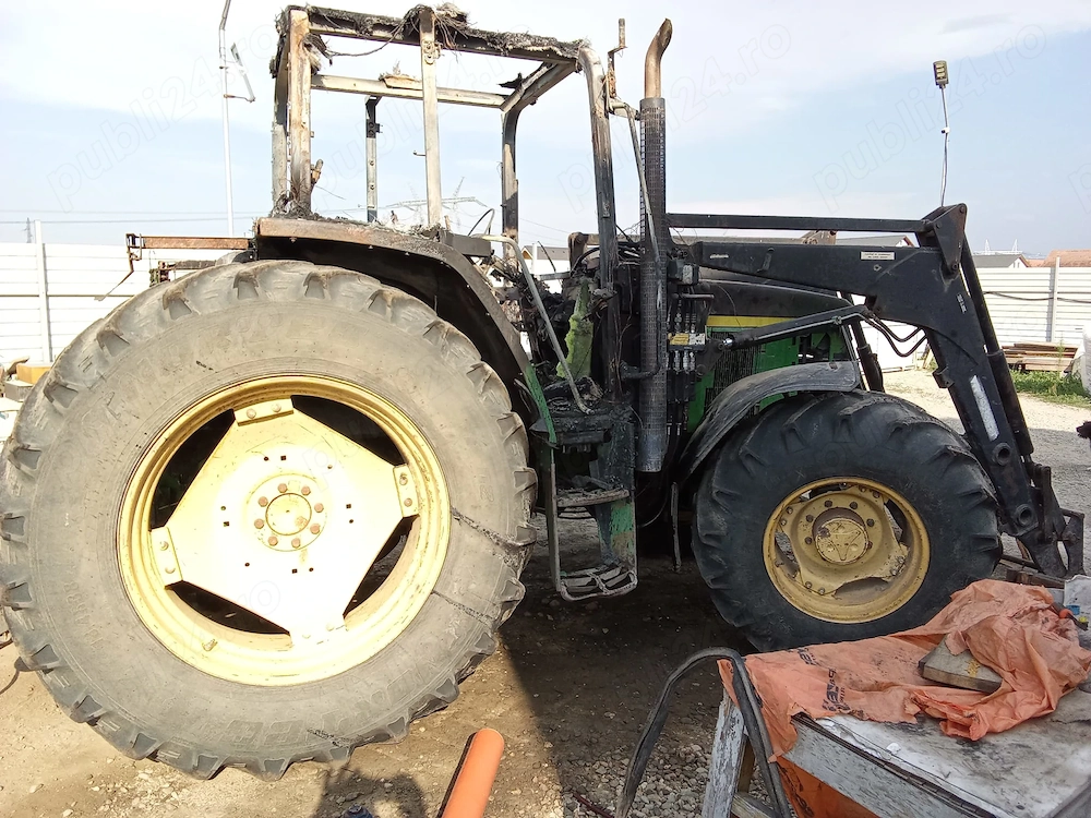 Dezmembrez John Deere 6410