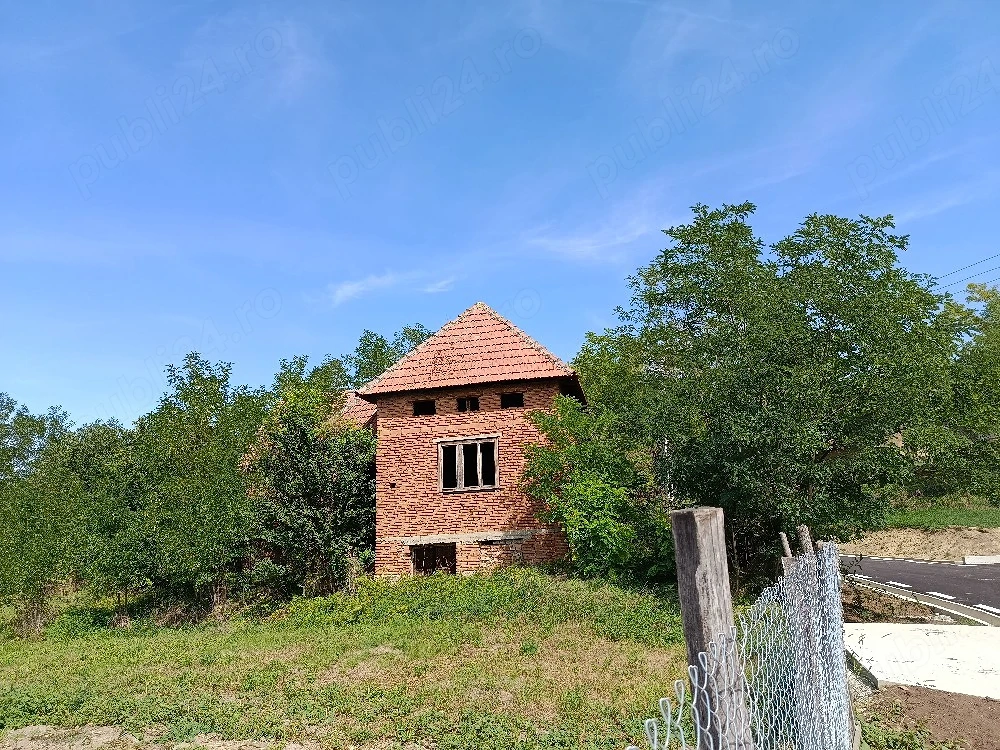Casă de vânzare la roșu 
