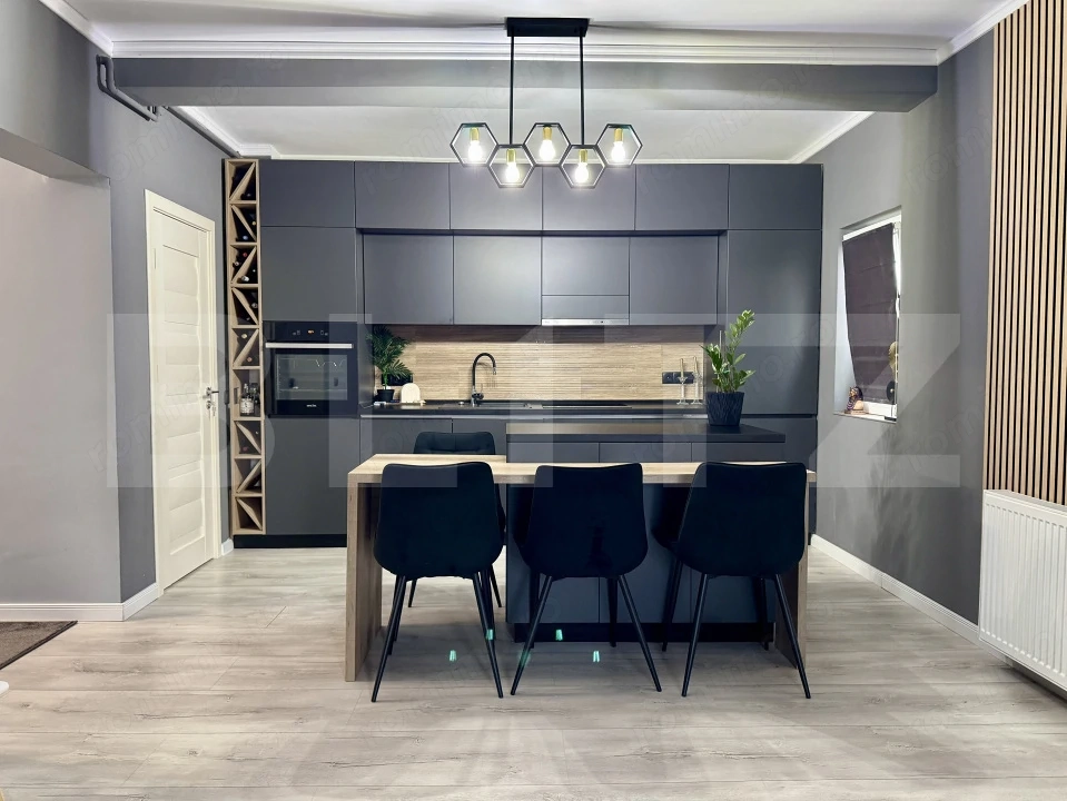 Vand apartament 3 camere - 81 mp - etaj 1 + loc de parcare - UNIRII