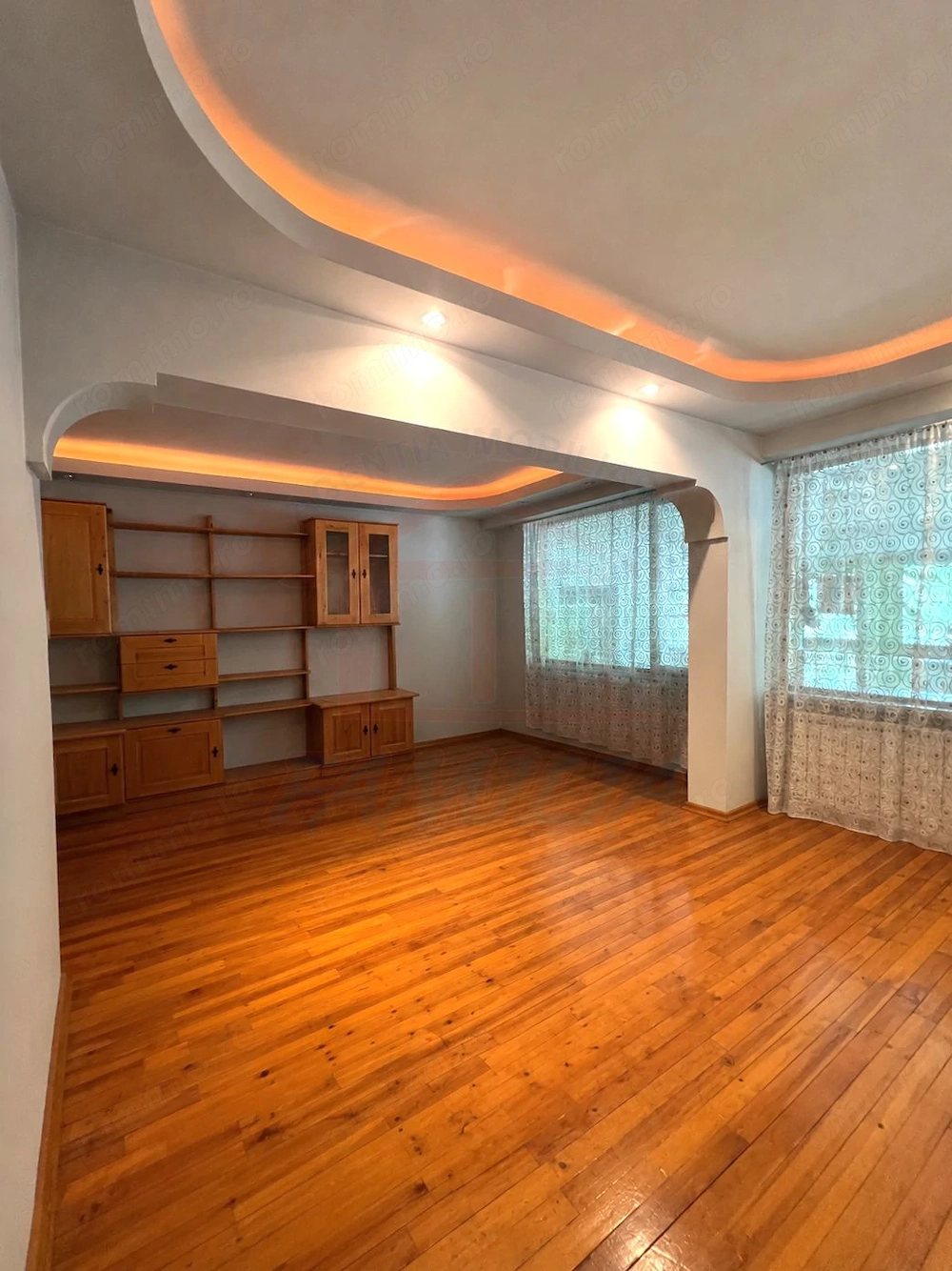 Apartament spațios și luminos cu 4 camere, 2 băi și terasă – Micro 20