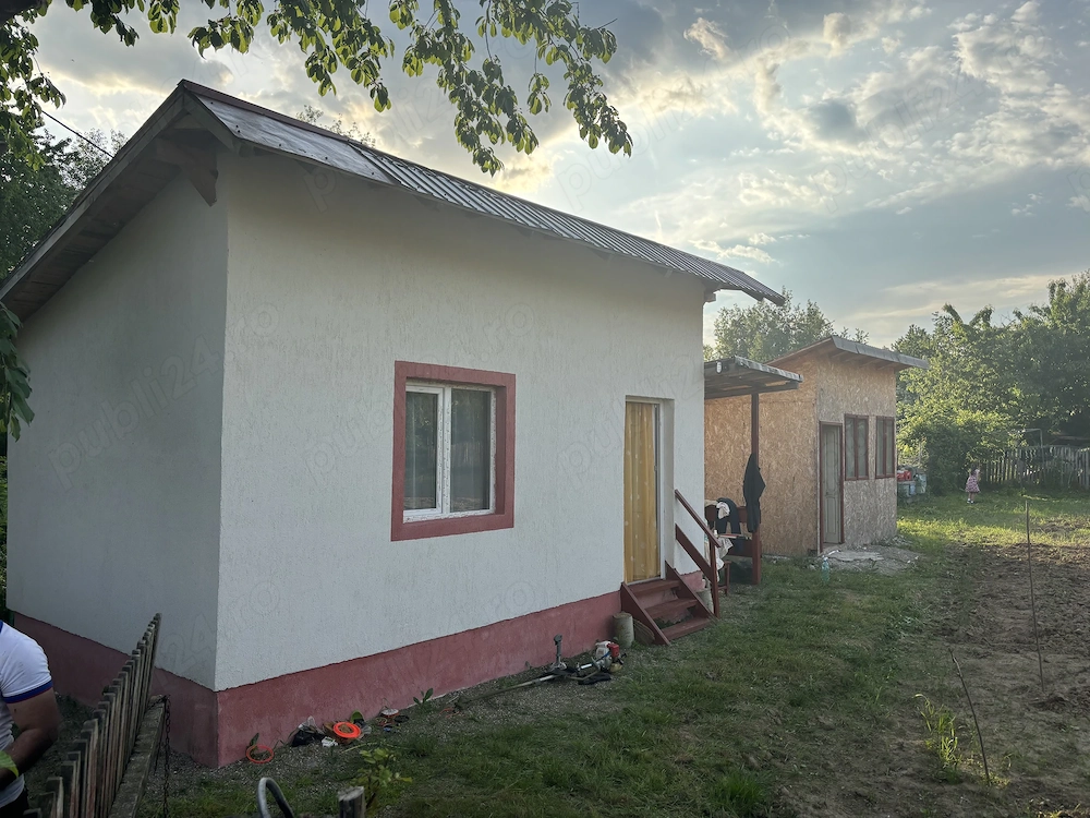 Vând teren și cabană în satul Urleta