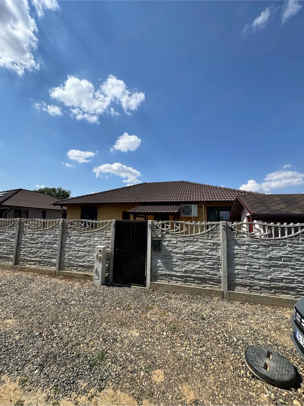 Casa individuala de vanzare in Sag zona manastire 