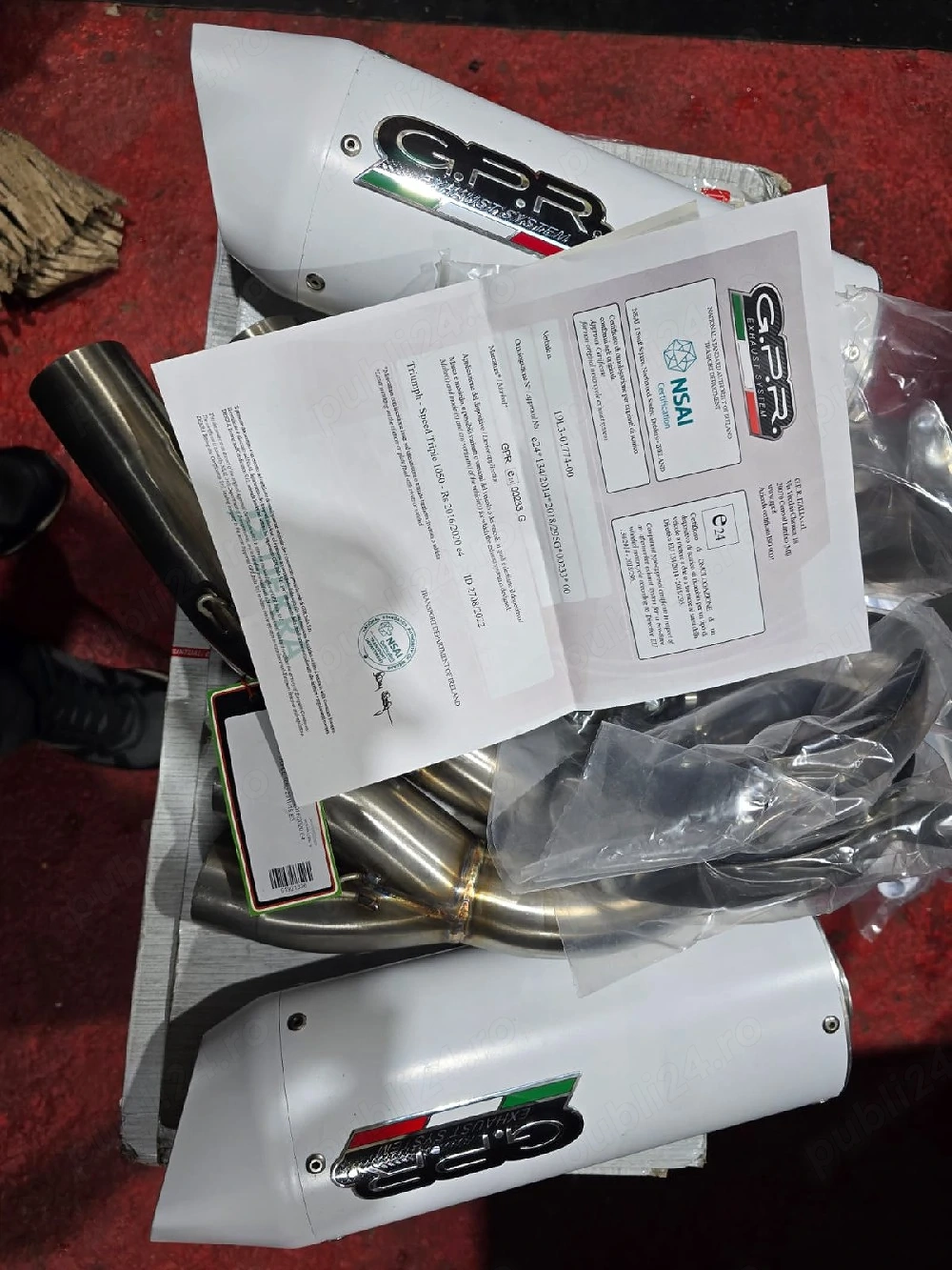 tobe motocicleta LeoVince