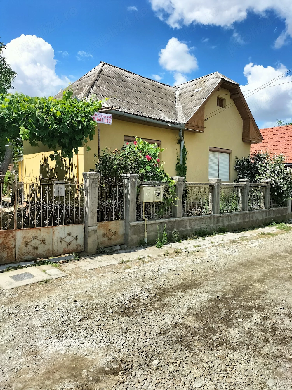 De vanzare casa cu 4 camere si teren generos de 850mp