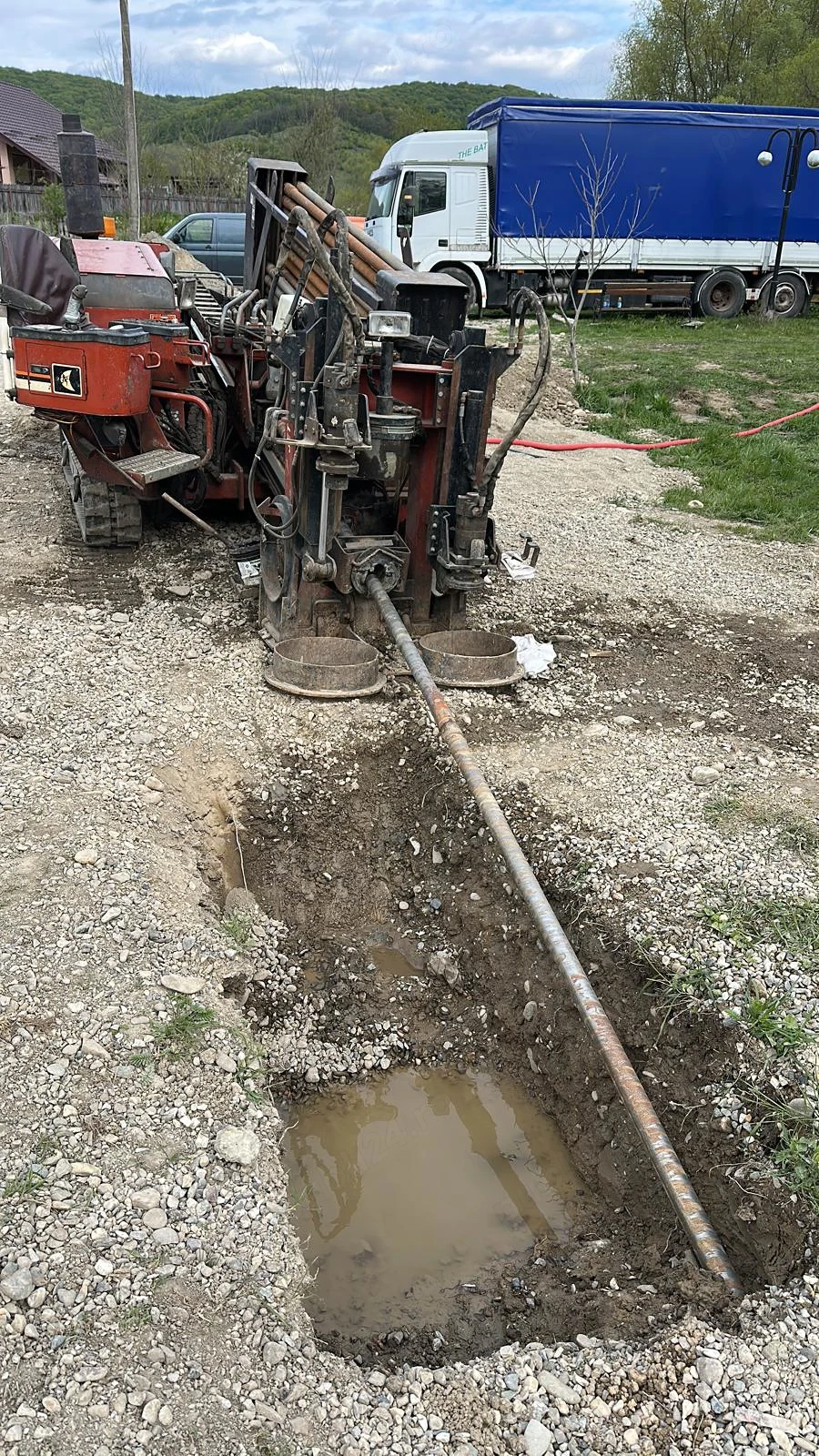 Foraj dirijat - had ditch witch jt2720 + camion transport iveco