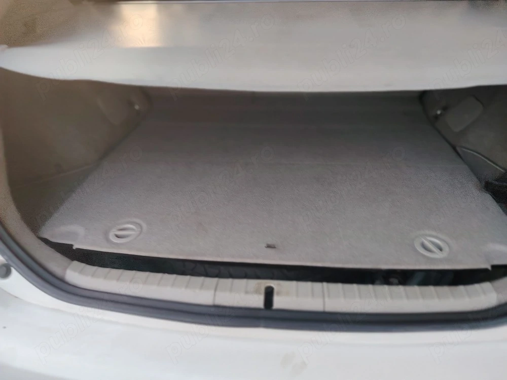 Vând Toyota prius 3 
