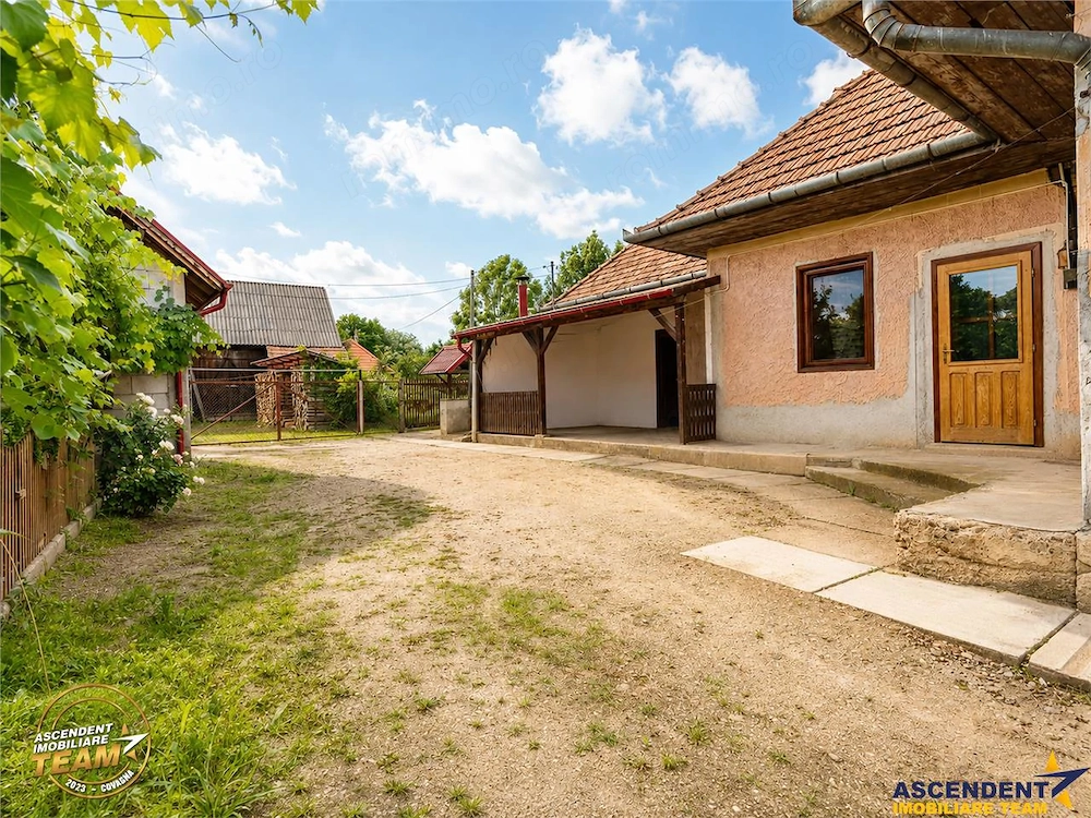 Ansamblu: Casa + atelier + sura + 1.123mp teren,  Sat Lunga, Covasna