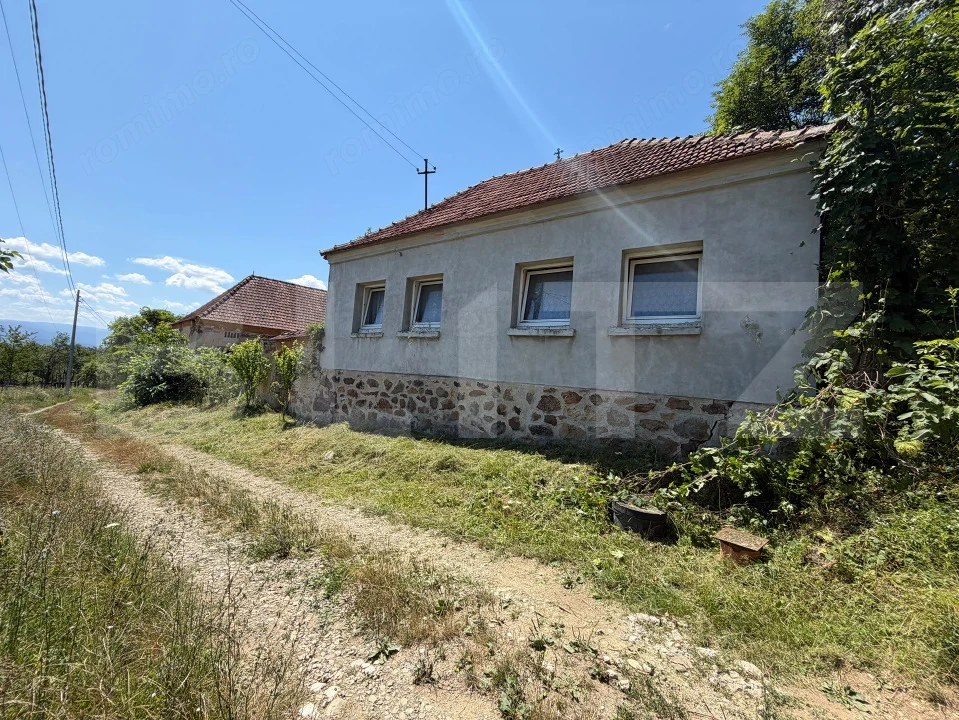 Casă cu teren generos de 2.674 mp–Lângă Geoagiu Băi 