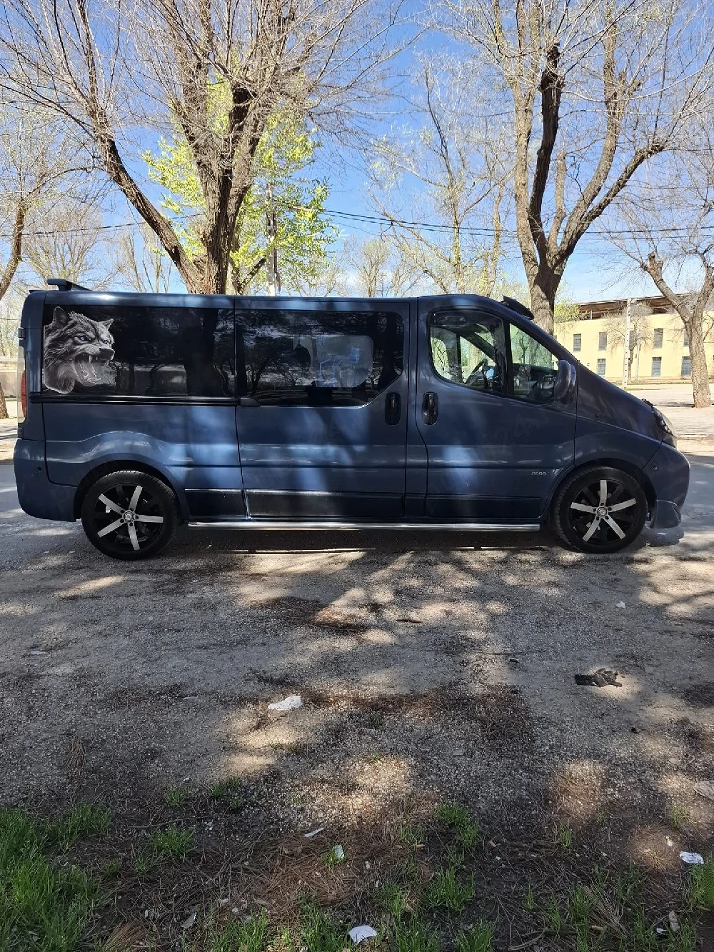 vand microbuz opel vivaro