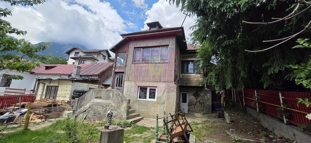 Casa batraneasca cu teren de vanzare in Busteni