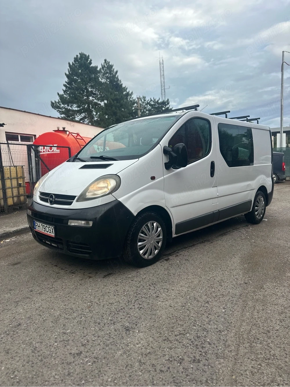 Vand opel vivaro, 6 locuri+marfă, 120cp 2005