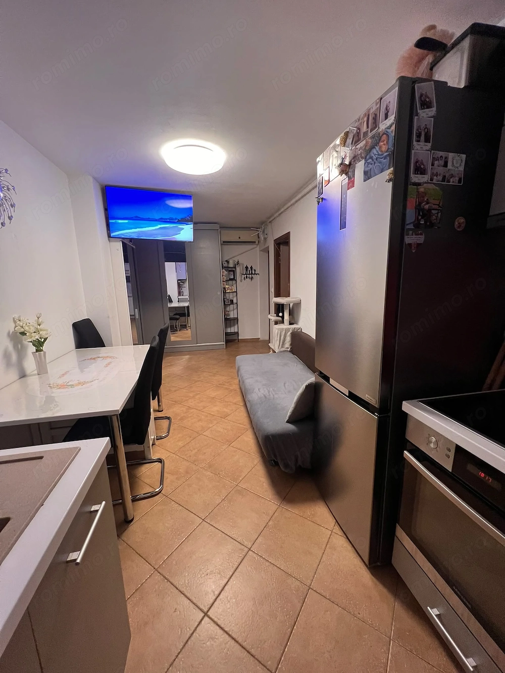 Soarelui. Mobilat si utilat. Bloc izolat termic exterior cu acoperis. Decomandat