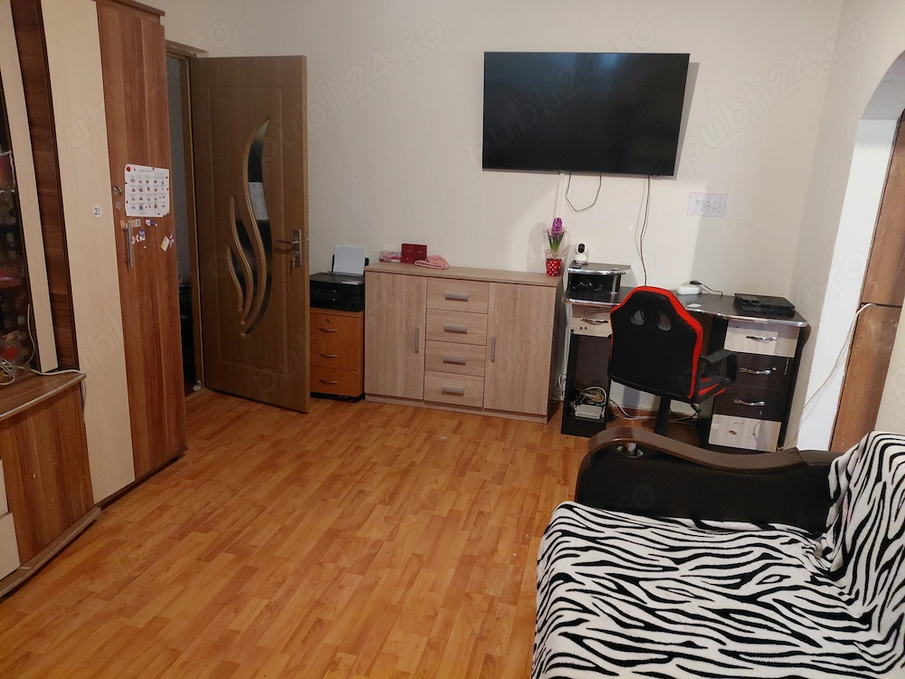 Vand apartament 2 camere semidecomandat  zona narcisa 